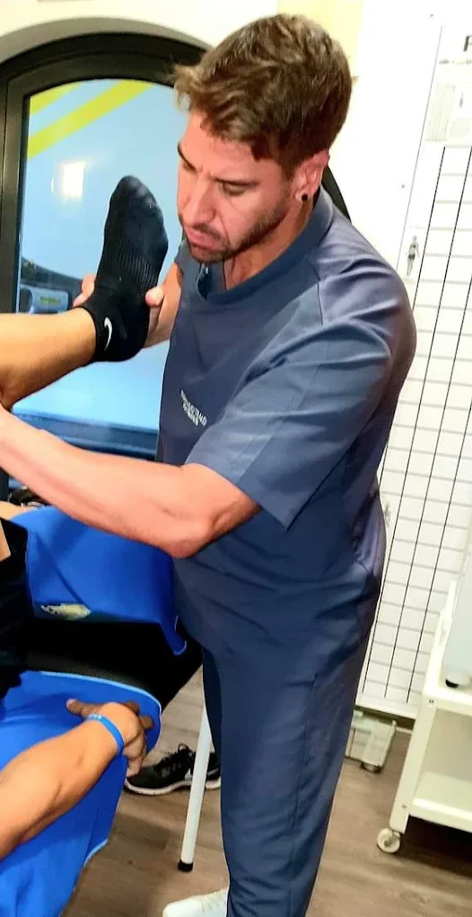 Fernando Tealdi working at the practice